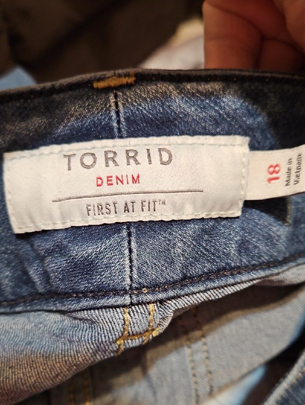 torrid Indigo Capri Jeans - Picture 5 of 7